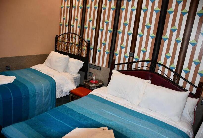 Отель Hôtel La Vallée Des Oiseaux