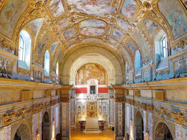 تختخواب و صبحانه The Queen