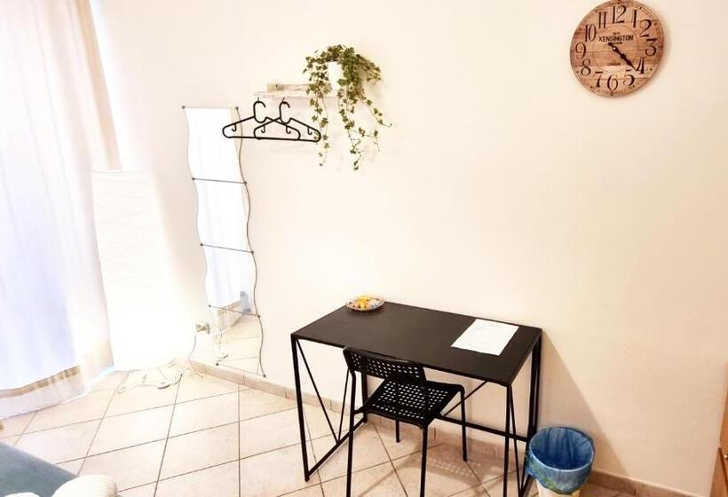 تختخواب و صبحانه The Queen