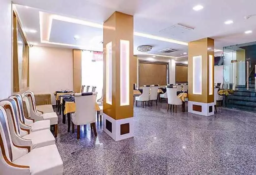 Fabhotel Swess Grand