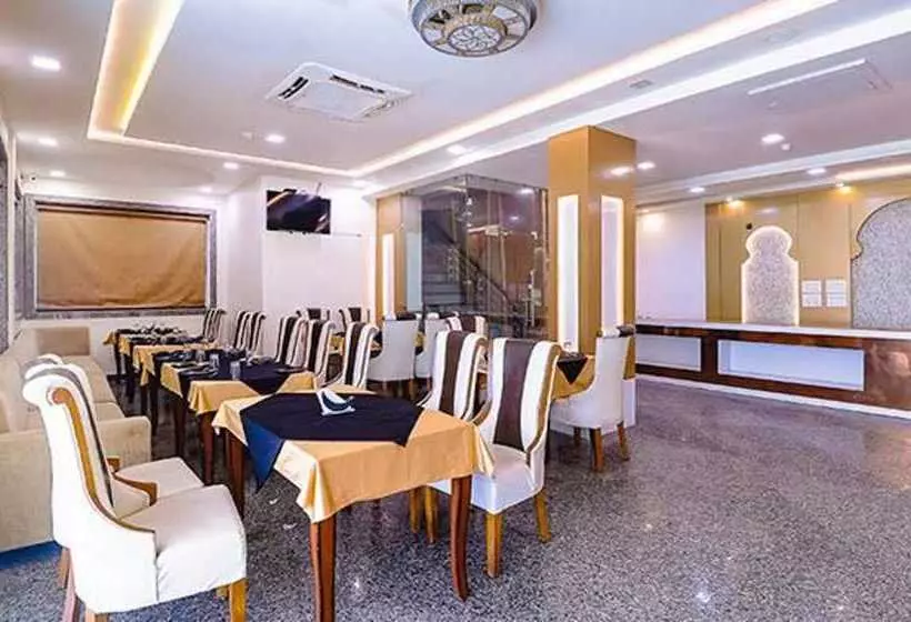 Fabhotel Swess Grand
