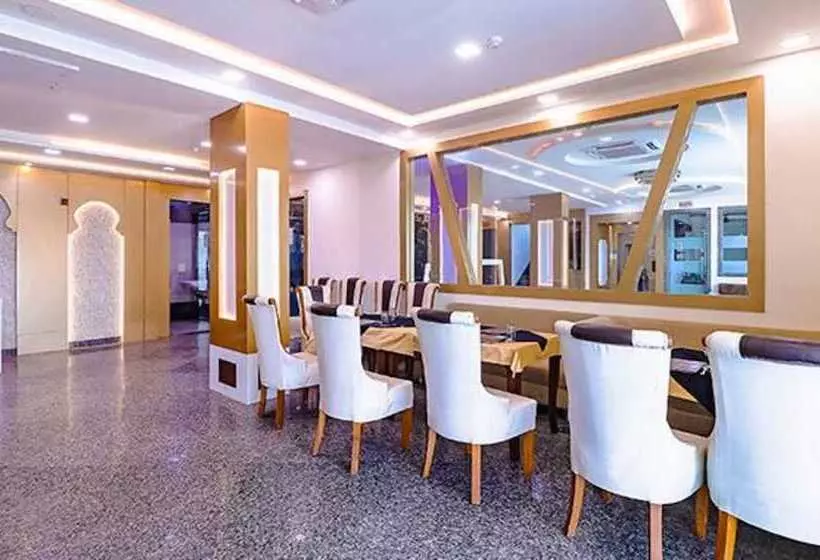 Fabhotel Swess Grand