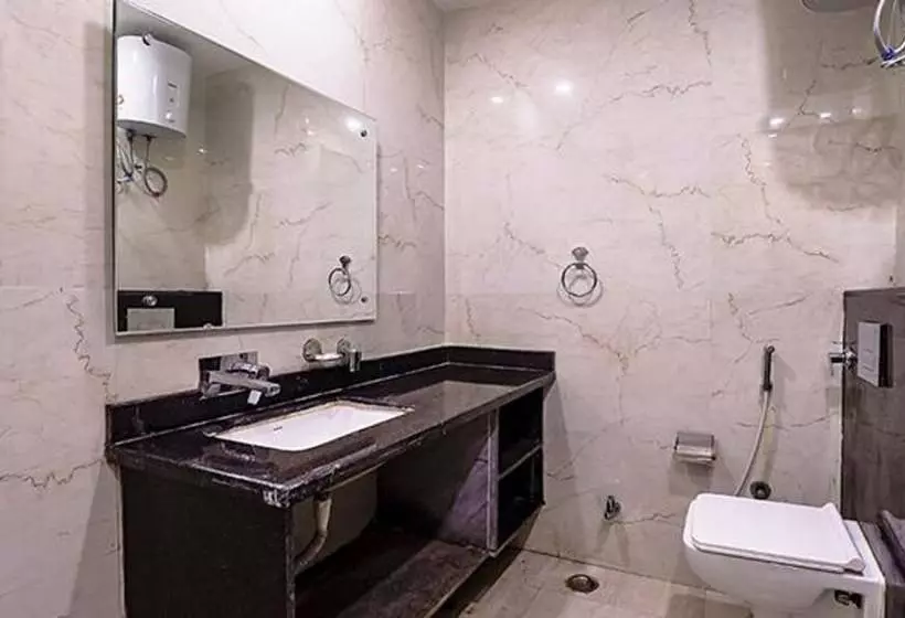 Fabhotel Swess Grand