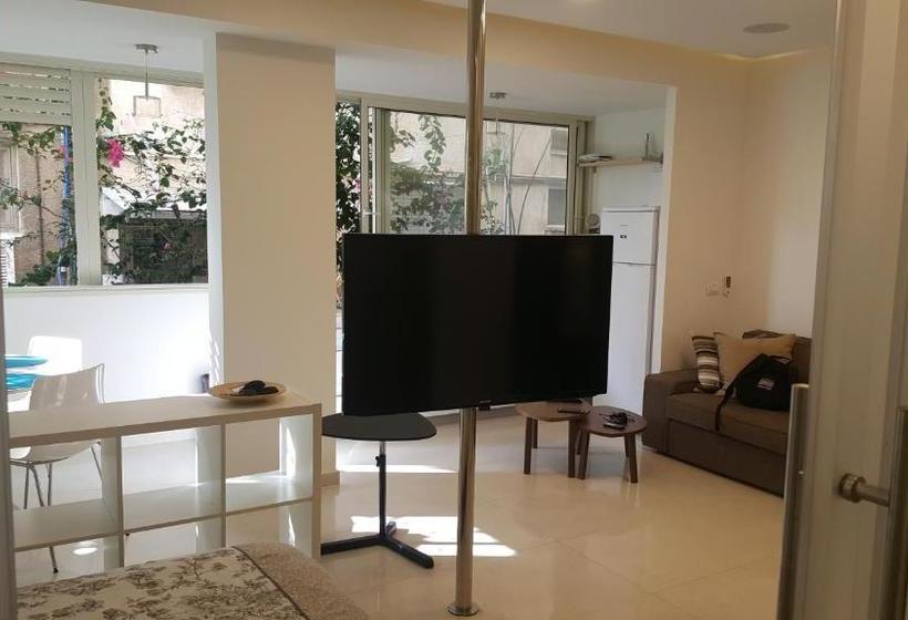 Beach And Park Apartment