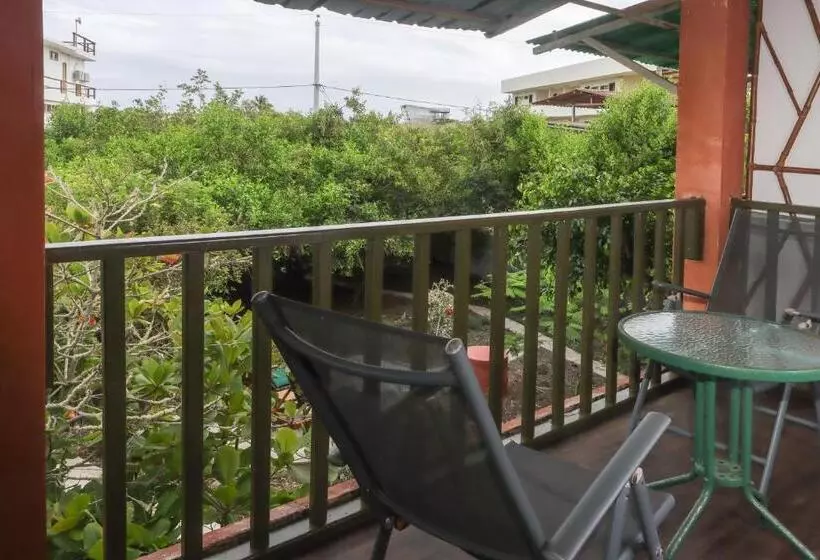 تختخواب و صبحانه Galapagos Chalet