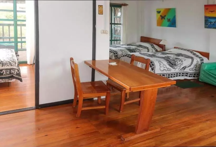 تختخواب و صبحانه Galapagos Chalet