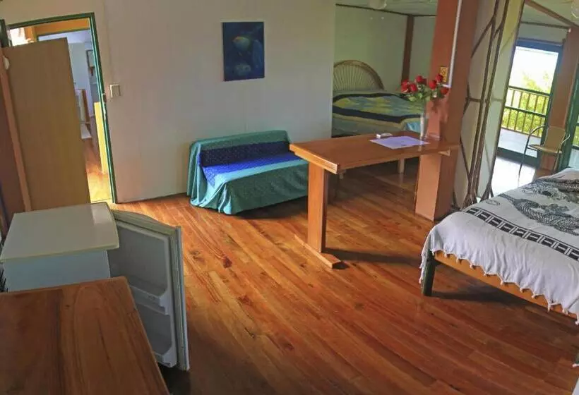 تختخواب و صبحانه Galapagos Chalet