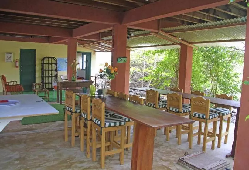 تختخواب و صبحانه Galapagos Chalet