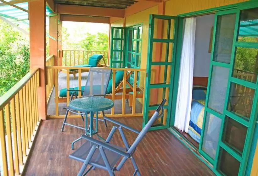 تختخواب و صبحانه Galapagos Chalet