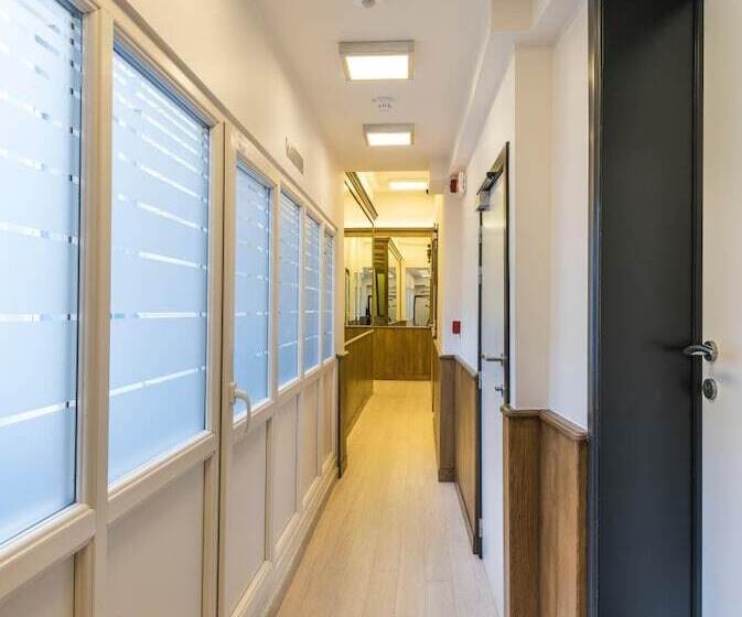 هتل Agora Brussels Grand Place