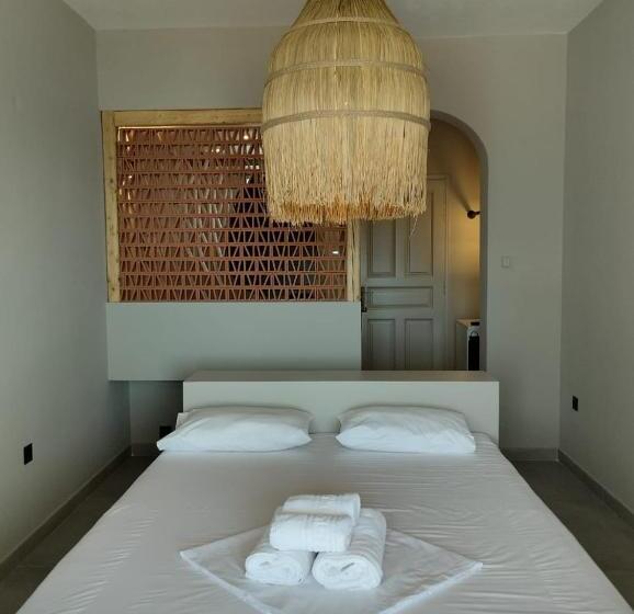 בית מלון כפרי Paradise