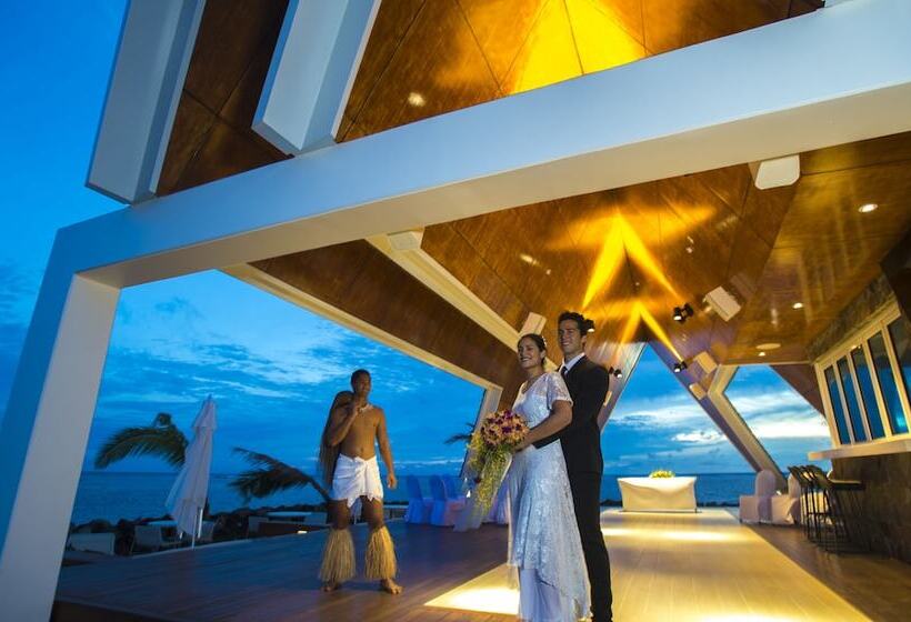 ホテル Taumeasina Island Resort