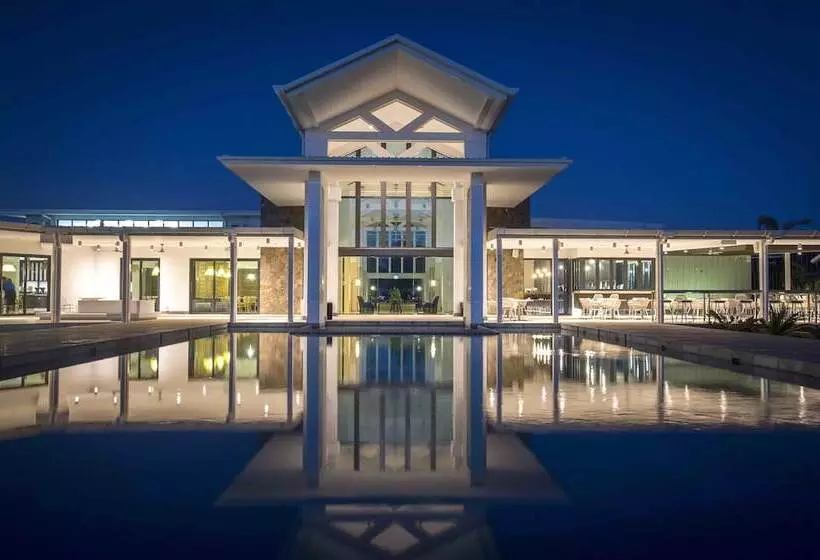 هتل Taumeasina Island Resort