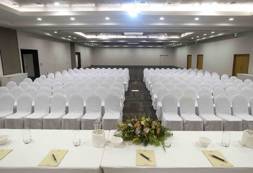 ホテル Taumeasina Island Resort