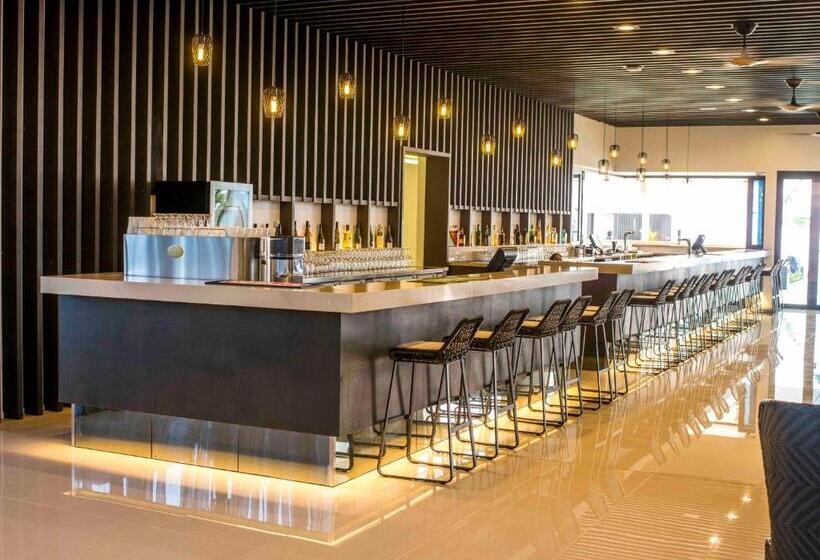 ホテル Taumeasina Island Resort