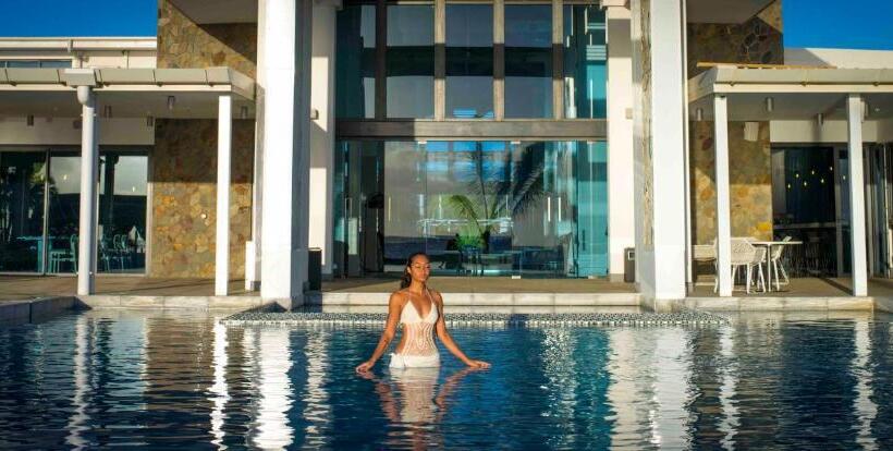 ホテル Taumeasina Island Resort