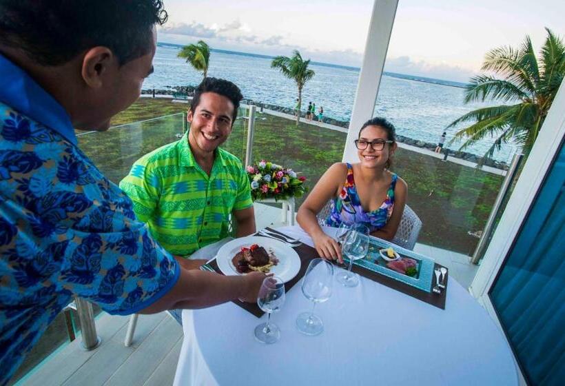 ホテル Taumeasina Island Resort