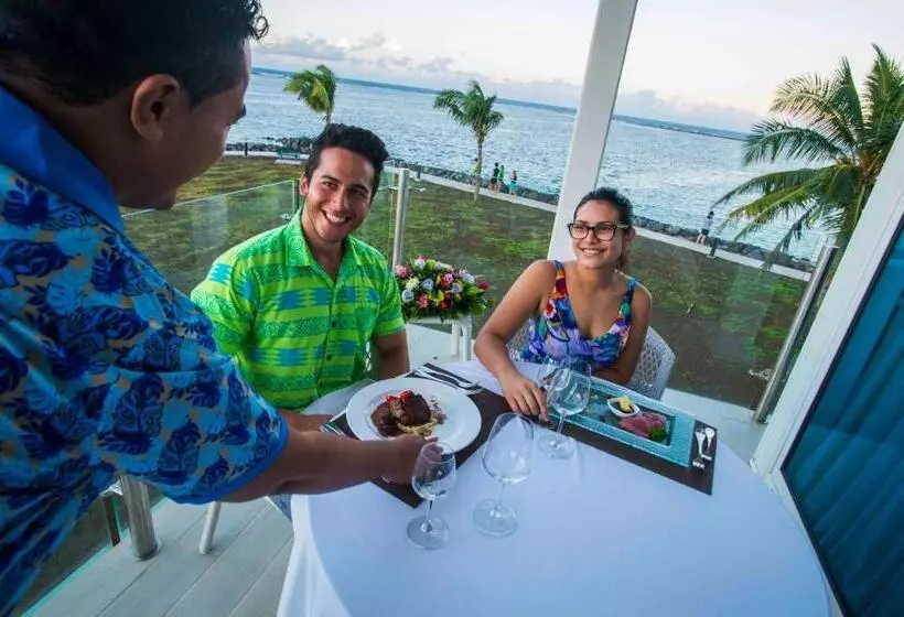 هتل Taumeasina Island Resort
