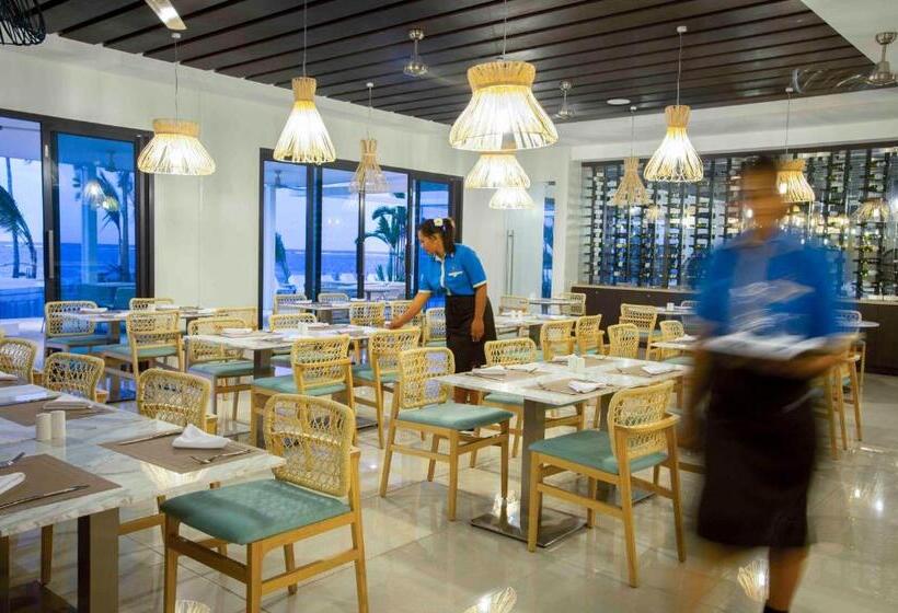 ホテル Taumeasina Island Resort