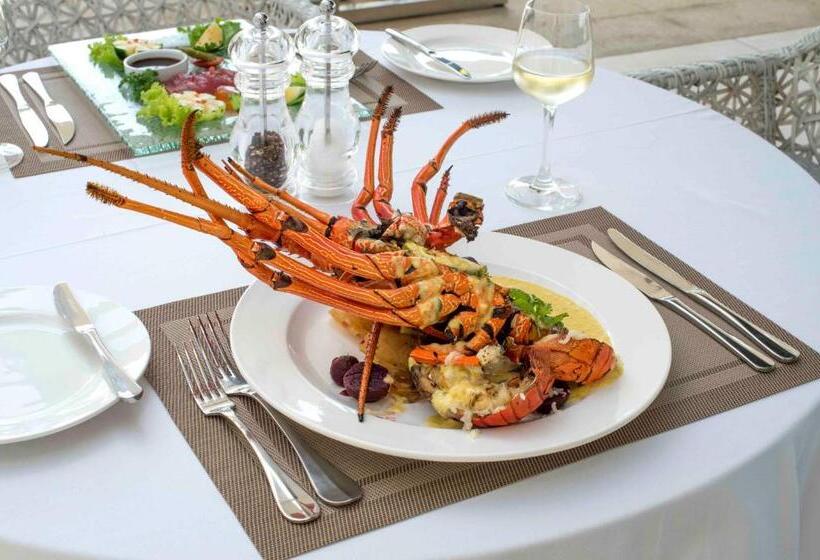 ホテル Taumeasina Island Resort