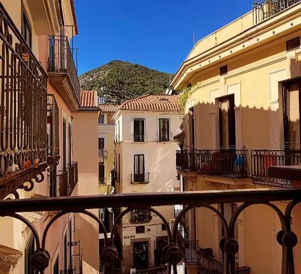 تختخواب و صبحانه Palazzo Della Poesia Casa Vacanze