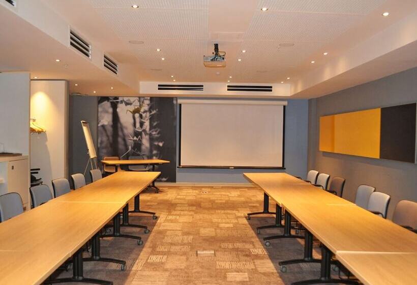 호텔 Ibis Yerevan Center