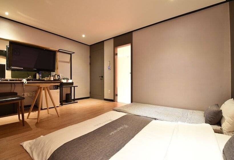 호텔 The May Gimhae