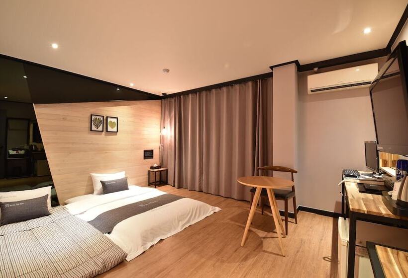 호텔 The May Gimhae