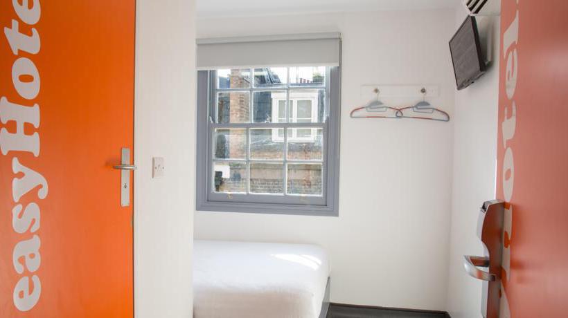Easyhotel Victoria
