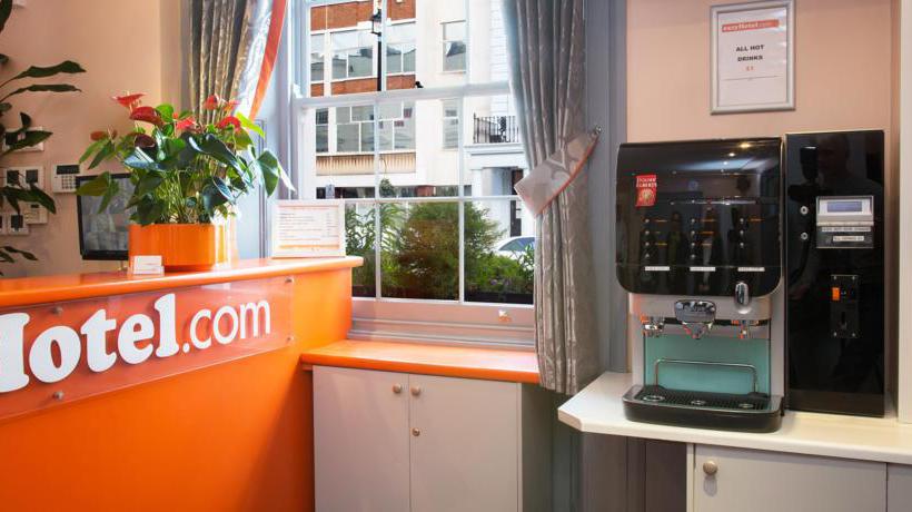 Easyhotel Victoria