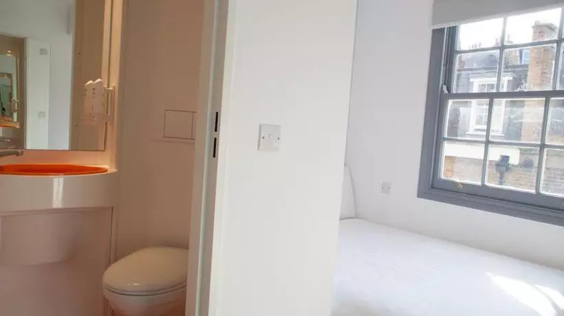 Easyhotel Victoria