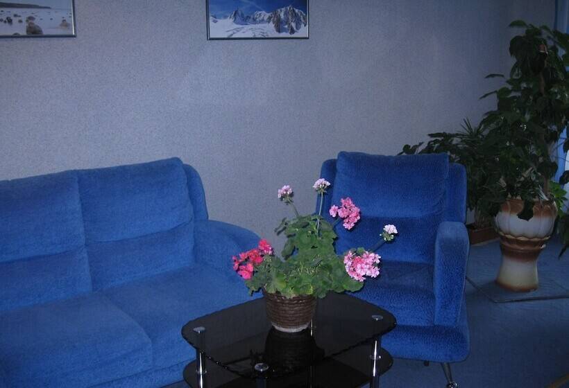 هتل 40 Let Pobedy