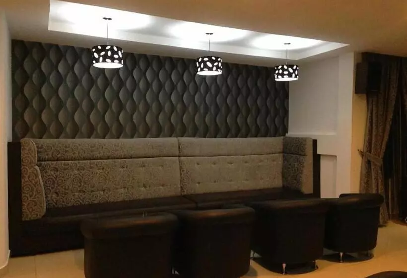 هتل Airport Plaza