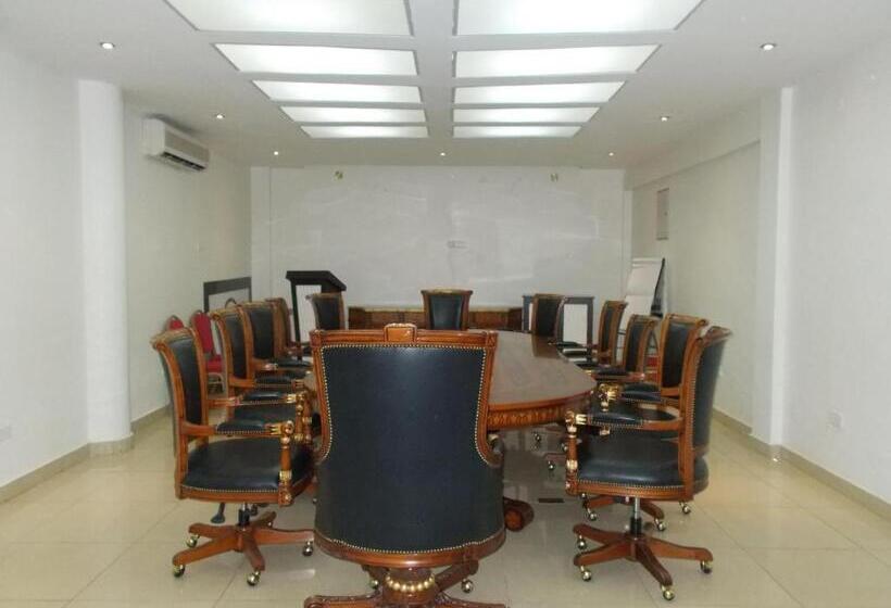 酒店 Airport Plaza