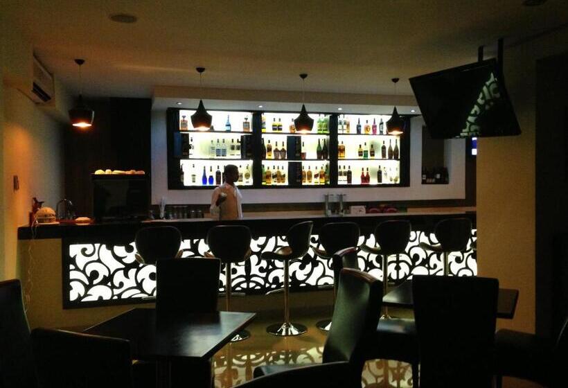 酒店 Airport Plaza