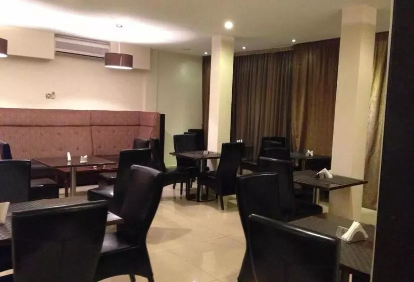 هتل Airport Plaza