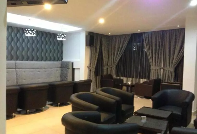 هتل Airport Plaza