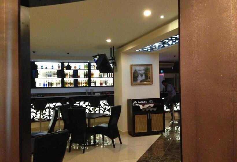 酒店 Airport Plaza