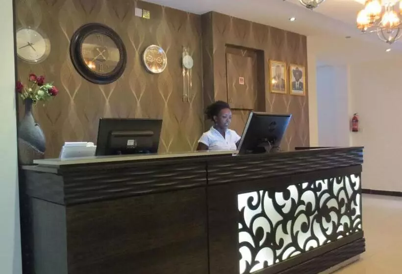هتل Airport Plaza
