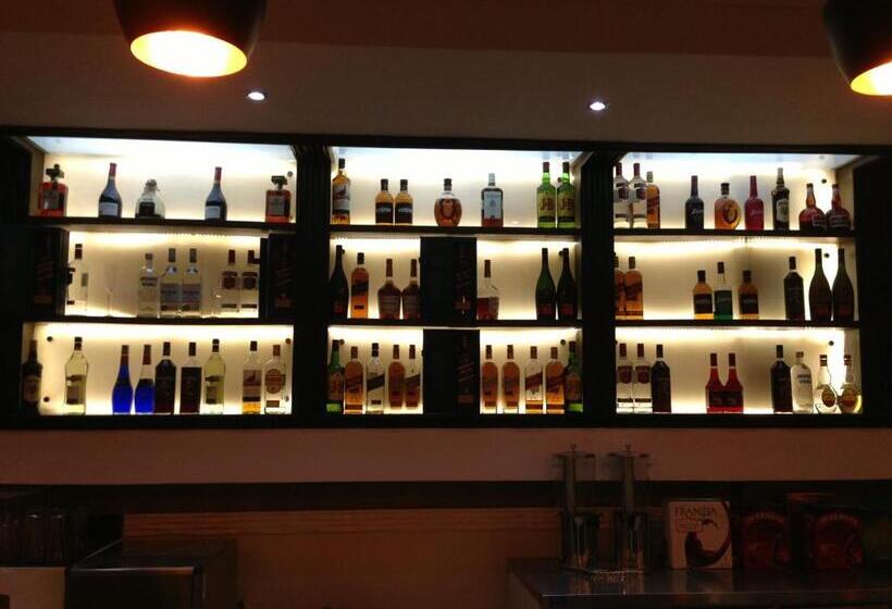 酒店 Airport Plaza