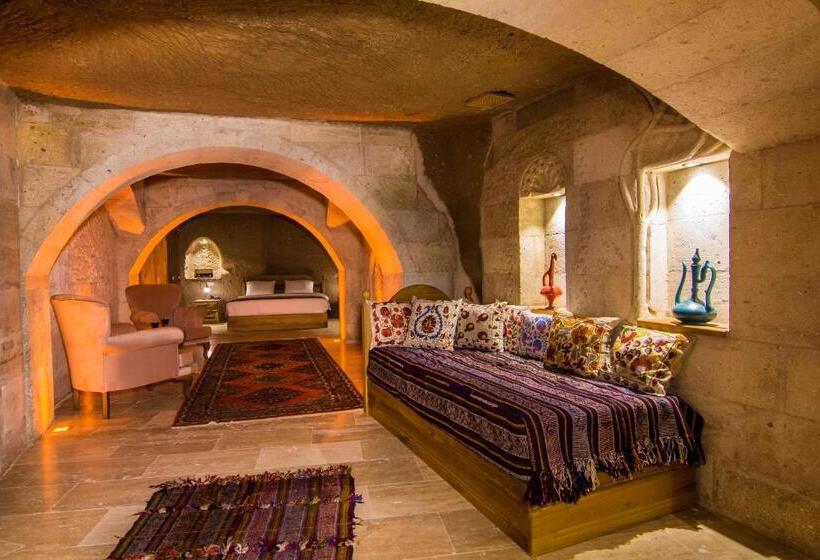 Caldera Cave Hotel & Restaurant