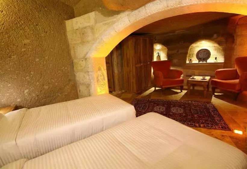 Caldera Cave Hotel & Restaurant