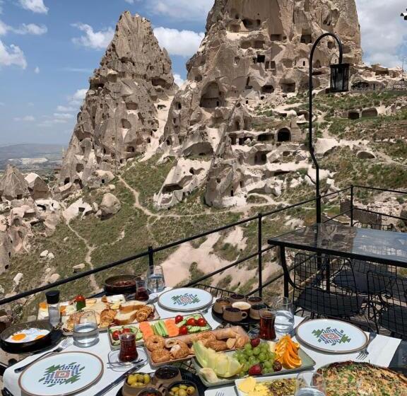 Caldera Cave Hotel & Restaurant