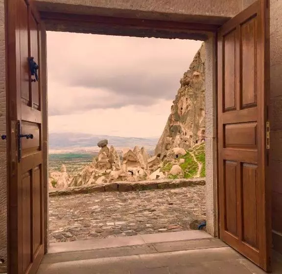 Caldera Cave Hotel & Restaurant