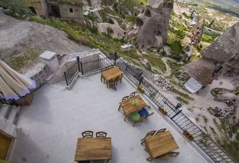 Caldera Cave Hotel & Restaurant