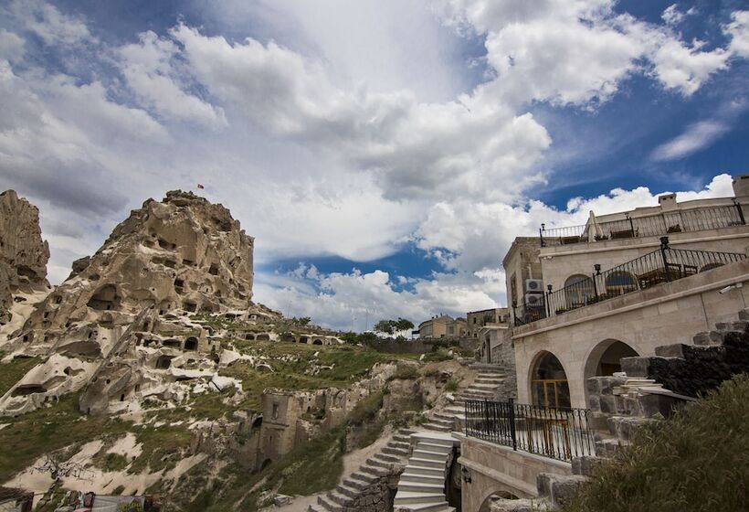 Caldera Cave Hotel & Restaurant