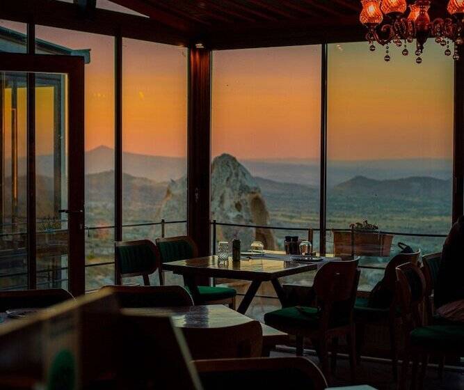 Caldera Cave Hotel & Restaurant