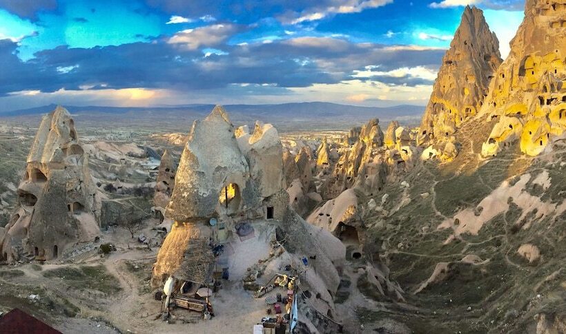 Caldera Cave Hotel & Restaurant