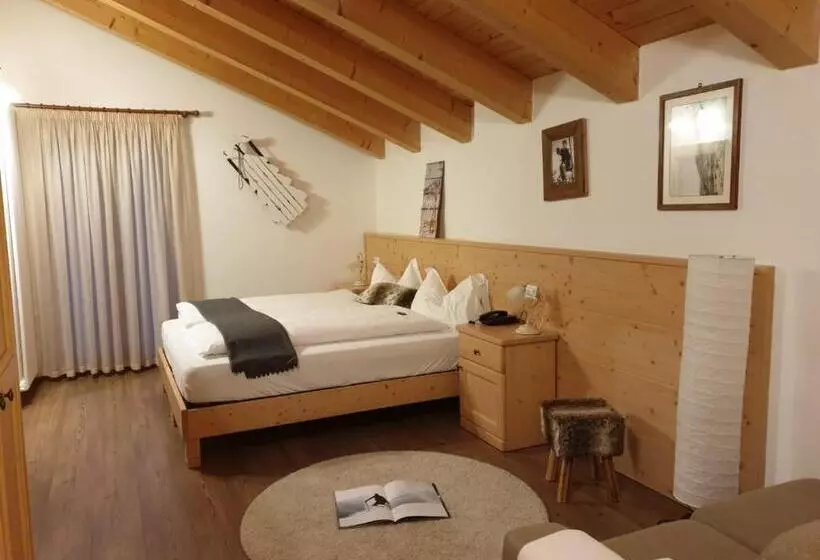 ホテル Chalet Giasenei