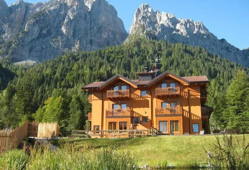 ホテル Chalet Giasenei